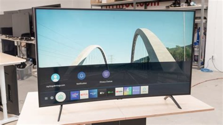 Are curved TVs still a thing?