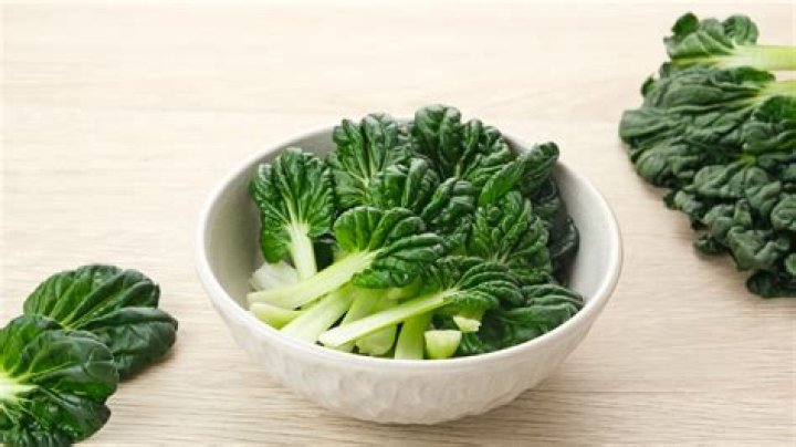 Can you eat tatsoi raw?