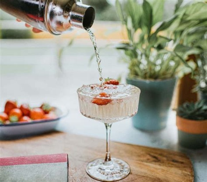 Can you serve alcohol in a salon UK?