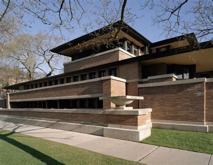 How did Frank Lloyd Wright influence architecture?