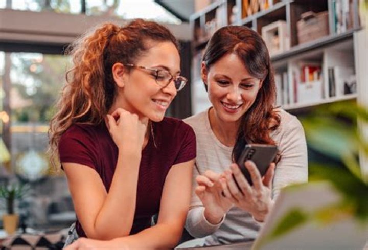 How do I contact Monat customer service?