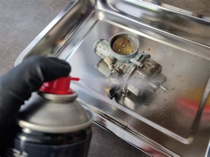 How do you clean a carburetor choke?