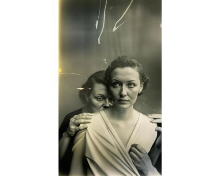 How do you conduct a photography contest?