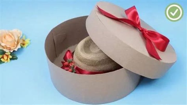 How do you make a hat box?
