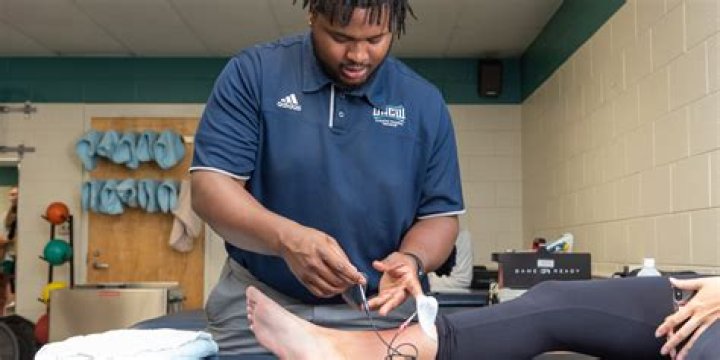 How do you make a ice bag in athletic training?