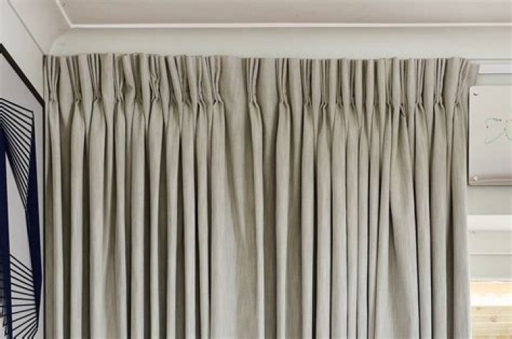 How do you make single pleat curtains?