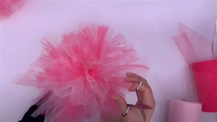 How do you make tulle pom poms for centerpieces?