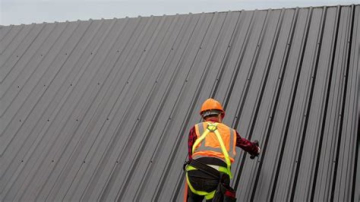 How do you train to be a roofer?