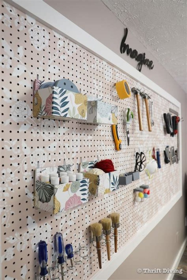 How do you use a peg board?