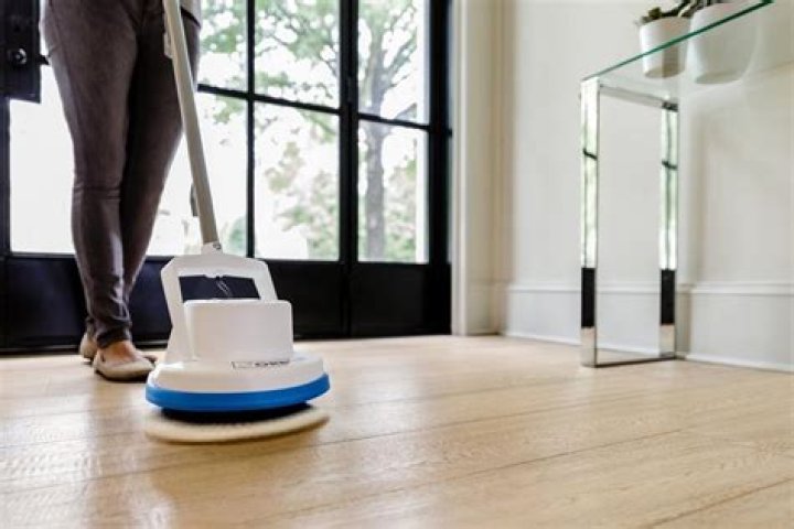 How do you use an Oreck Orbiter?