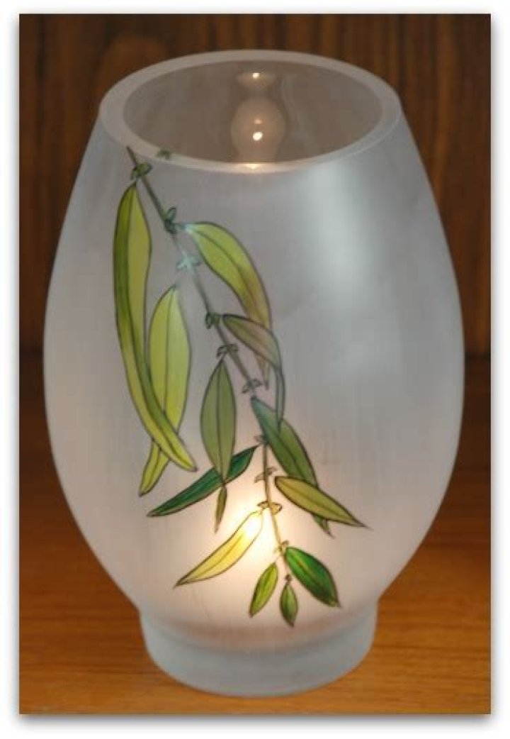 How do you use folk art glass and tile medium?