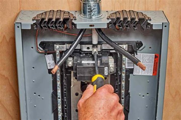 How do you wire an electrical breaker box?