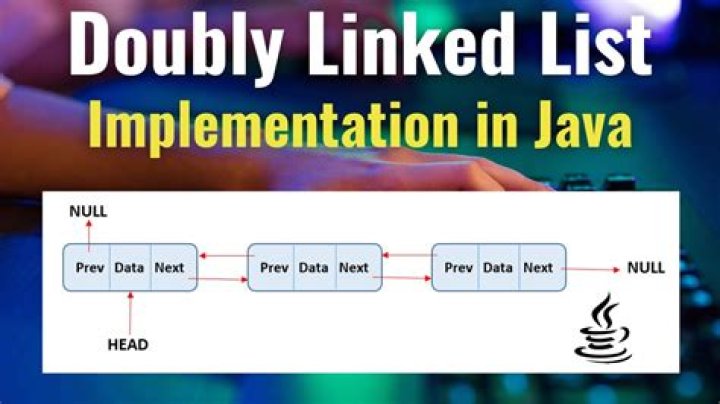 How does linked list is implemented in Java?