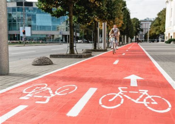How many kilometers of bike lanes are there in Copenhagen?