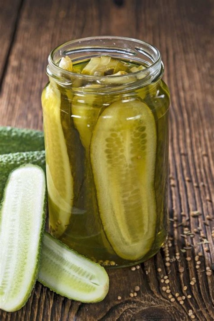 How many pickles are in a gallon jar?