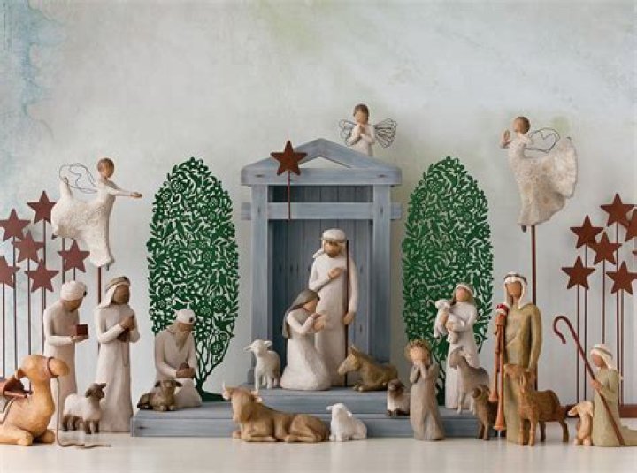 How many pieces is the Willow Tree Nativity set?