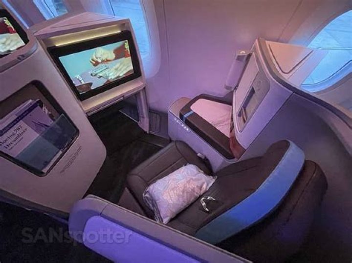 How much does it cost to upgrade to first class on Hawaiian Airlines?