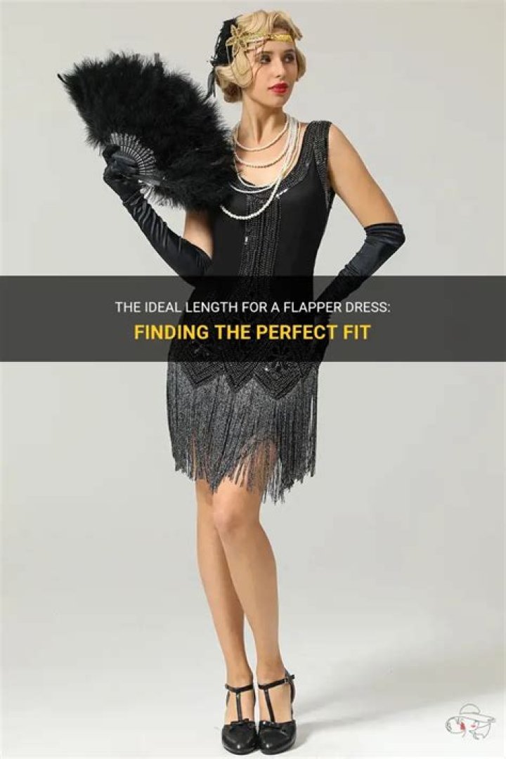 How should a flapper dress?
