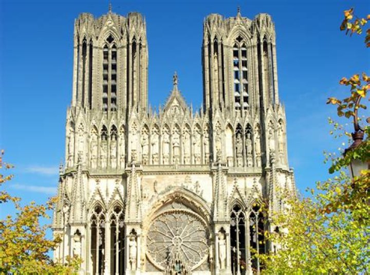 How tall is Reims Cathedral?