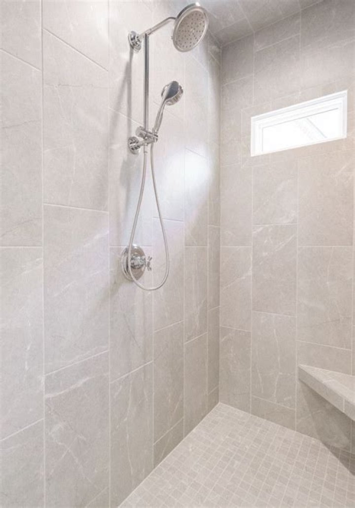 Should shower tile be horizontal or vertical?