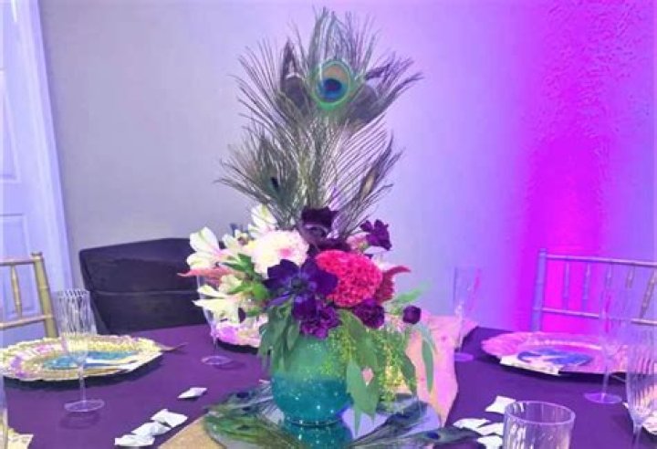 What decorations are used for Mardi Gras?