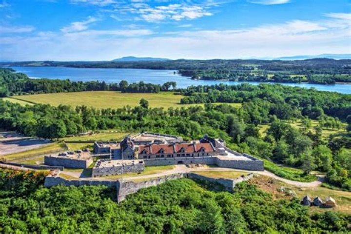 What does Fort Ticonderoga mean?