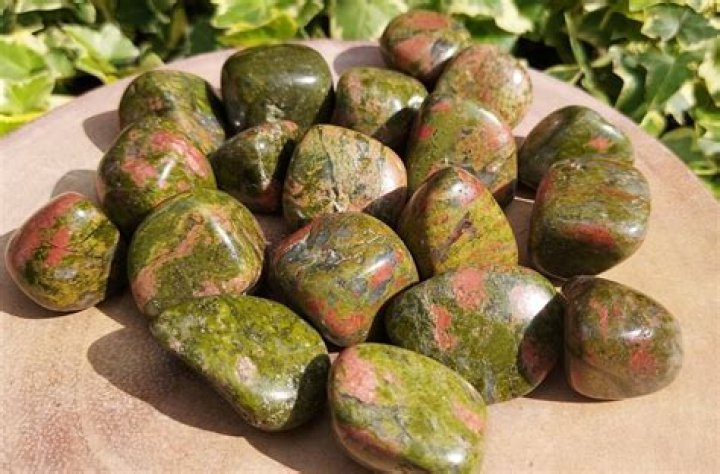 What does unakite help with?