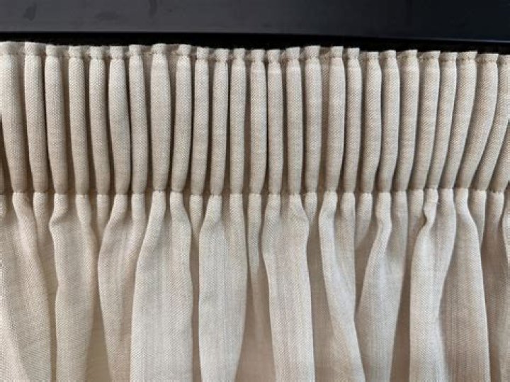 What is a pencil pleat?