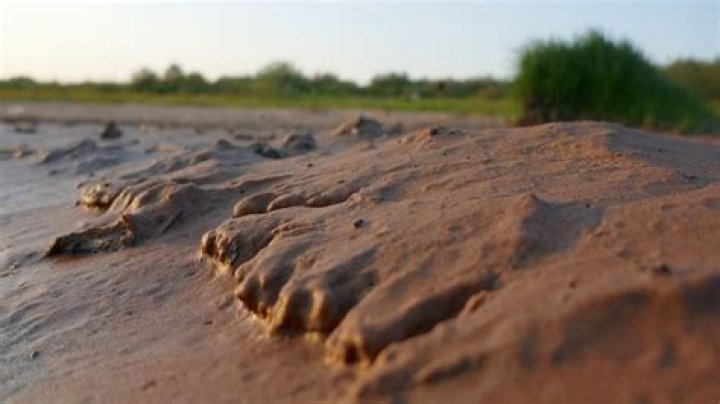 What is sandy gravel?