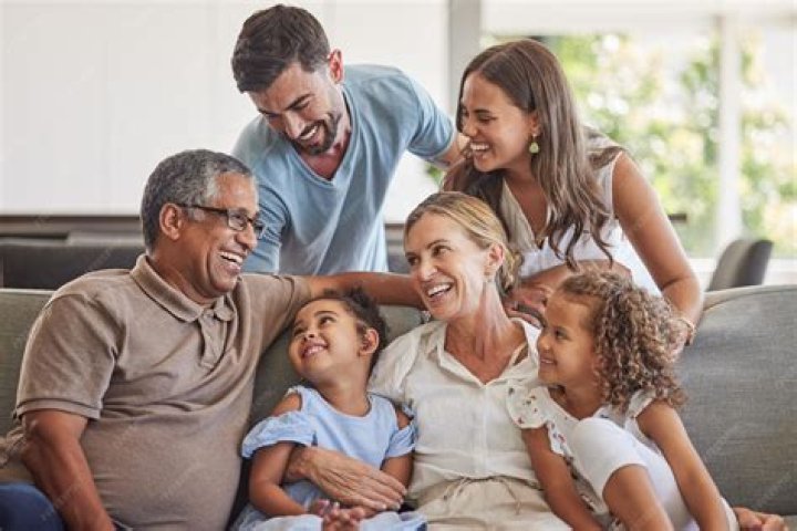 What might be an advantage to children of living in an extended family household?