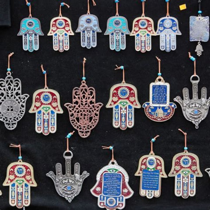 Where do you put the Hamsa?