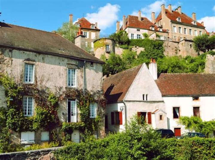 Where is Chocolat set?