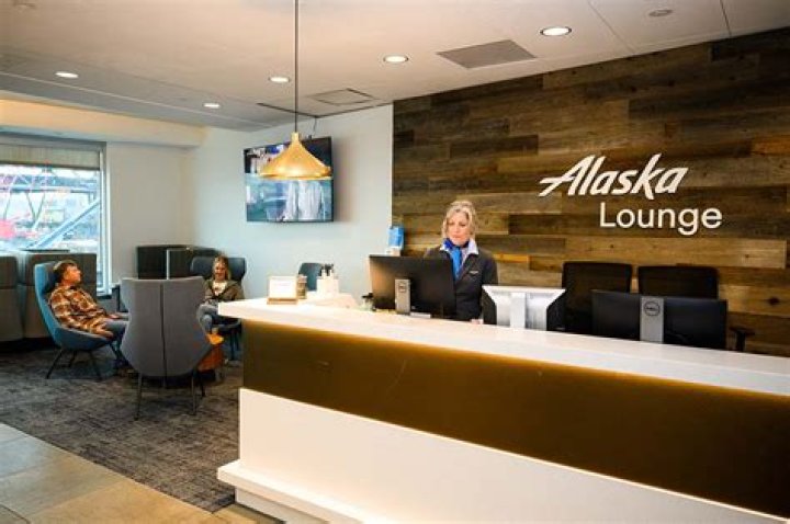 Who can use Alaska Air Lounge?