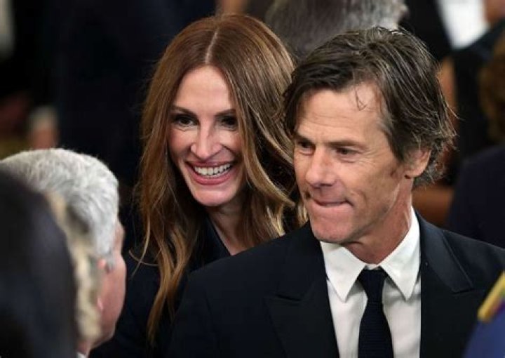 Who Is Julia Roberts married to?
