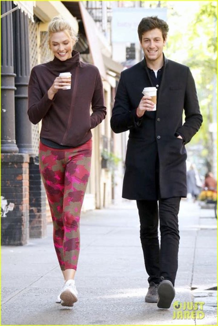 Who is Karlie Kloss related to?