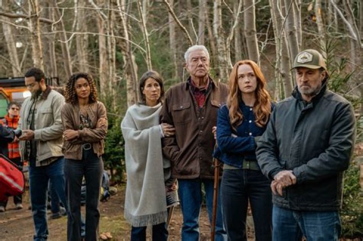 Who plays Sydney in the middle?