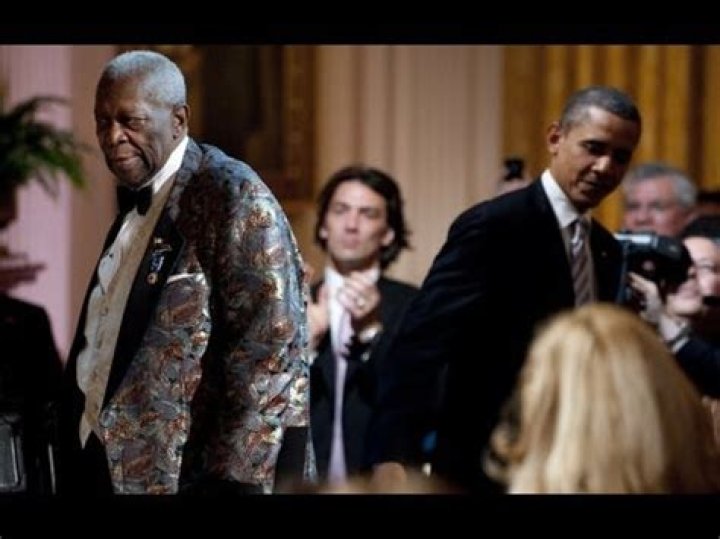 Who sings Sweet Home Chicago?