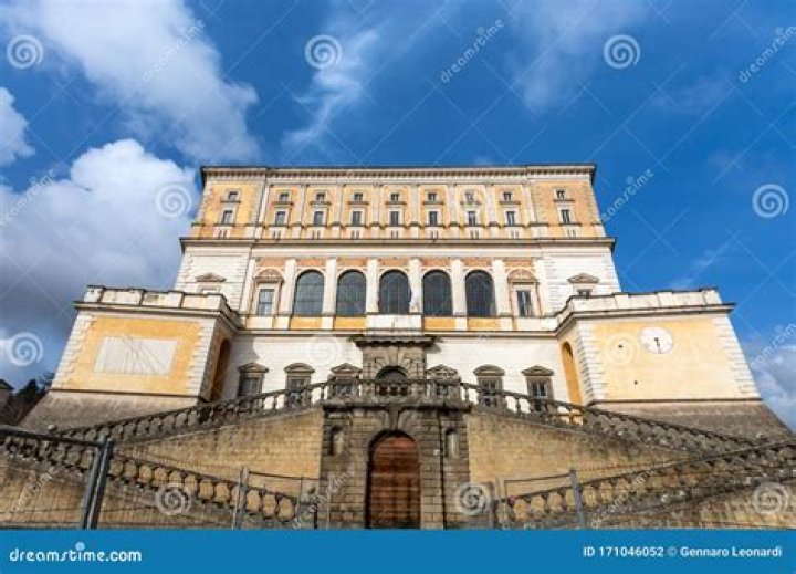 Why was the Palazzo Farnese built?